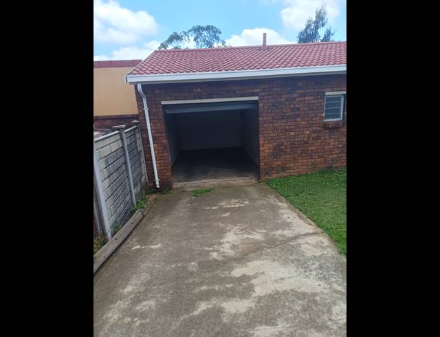 3 bed property to rent in LUIPAARDSVLEI